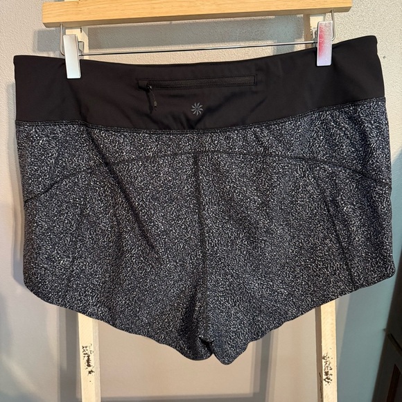 Athleta Black and White Print Athletic Shorts Size L - Picture 2 of 7